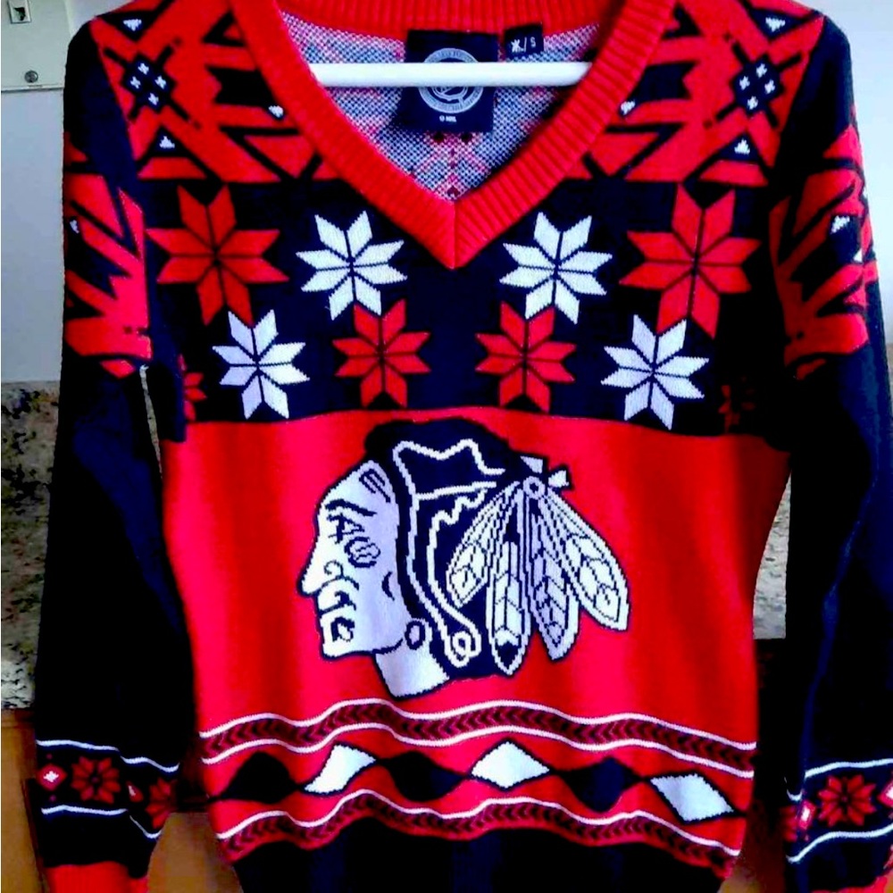 Women’s Chicago Blackhawks sweater size Small